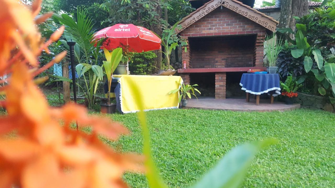 Gasthaus Langeoog Unawatuna Bagian luar foto